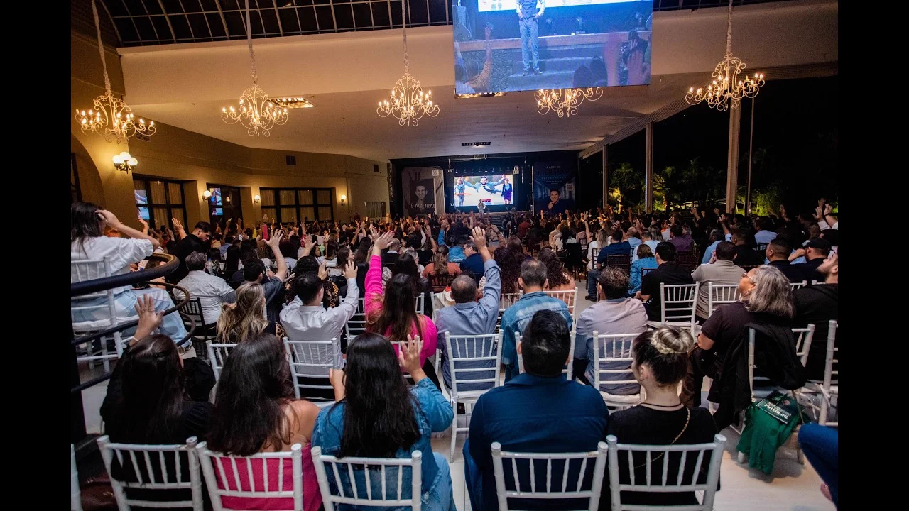 Salão lotado no evento Desbloqueando Seu Potencial